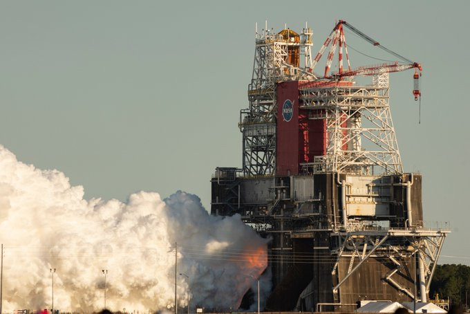 Prueba caliente a los motores del SLS. Foto NASA