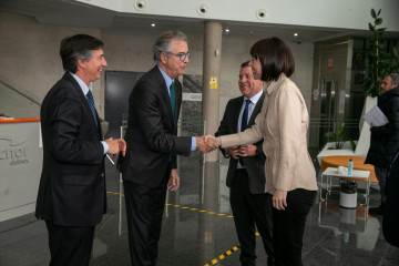 La ministra de Ciencia e Innovación visita las instalaciones de Elecnor Deimos