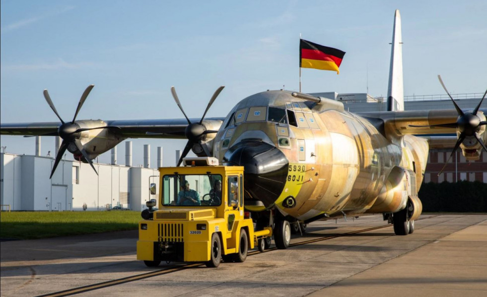 Lockheed entrega el último de los diez aviones C-130J encargados por Francia y Alemania para suplir los retrasos del A400M
