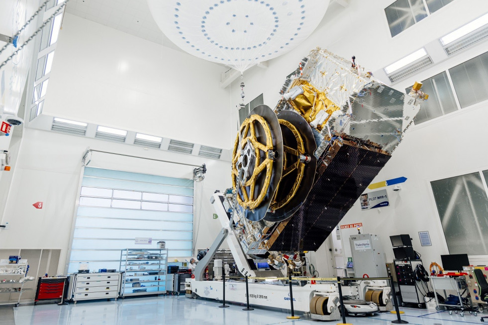 Thumbnail Astra 1P Antenna Deployment ©Thales Alenia Space Romain Bianco