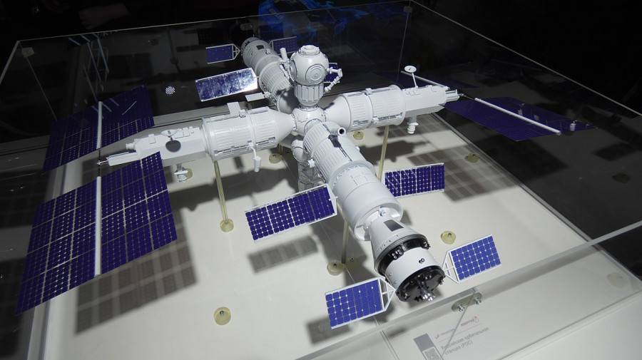 1280px Russian Orbital Service Station layout during the  Armiya 2022  exhibition