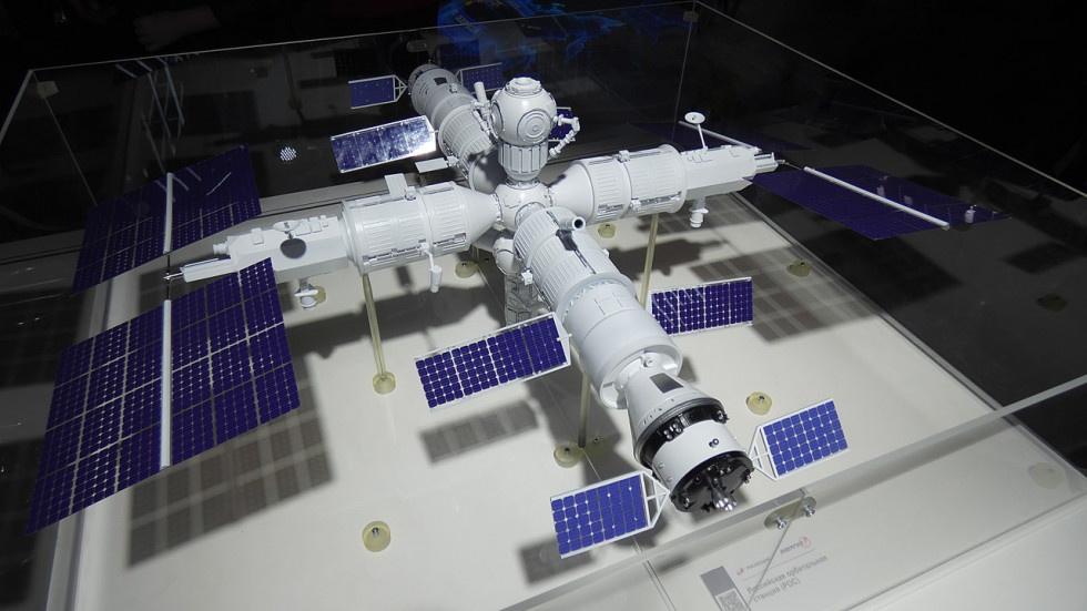 1280px Russian Orbital Service Station layout during the  Armiya 2022  exhibition