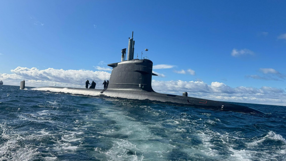 El submarino Carrera de la Armada de Chile arriba a Punta Arenas para realizar ejercicios en Magallanes