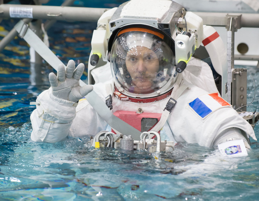 Thomas Pesquet during training for INC 49 INC 50 ISS EVA Maintenance run pillars