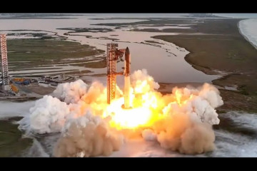 Blastoff! SpaceX Starship launches on 5th flight, nails 'chopsticks' booster catch!