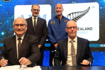 Thumbnail FOTO NUEVA ZELANDA Y MÉXICO FIRMAN INSTRUMENTO DE AGENCIA ESPACIAL EUROPEA PARA CONTROL DE DESECHOS ESPACIALES