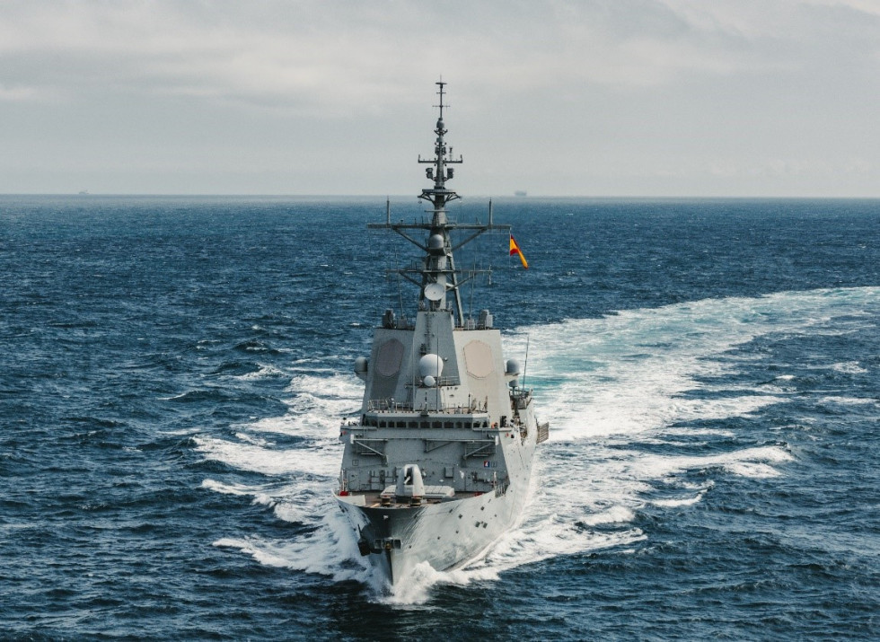 Tres buques de la Armada vigilan a embarcaciones rusas en aguas de soberanía nacional