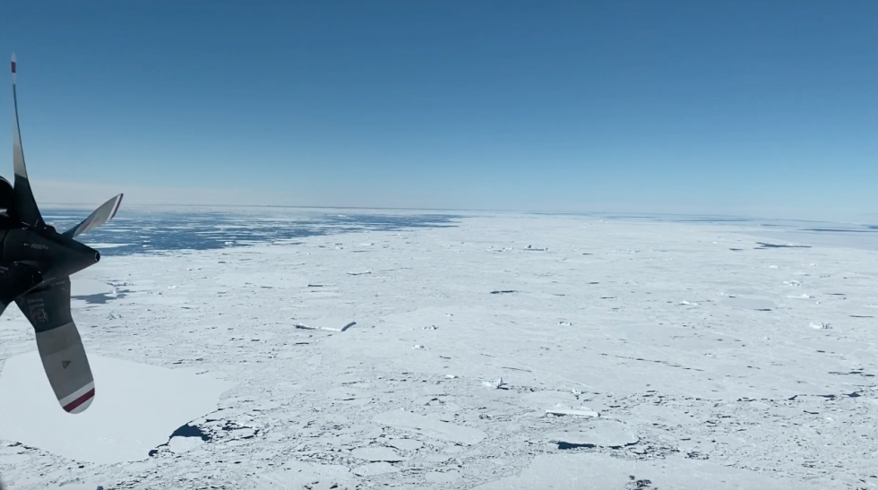 Campaña Hielo V: la Aviación Naval de la Armada de Chile sobrevuela el territorio antártico