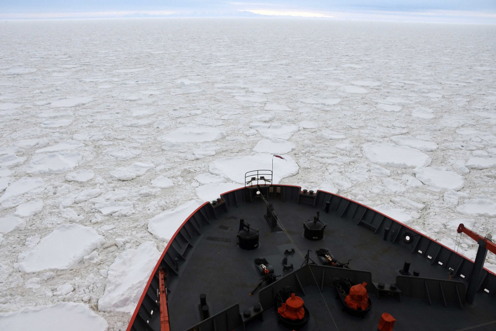 Segunda etapa de la Campaña Antártica de Verano: el ARA Almirante Irízar retoma su travesía